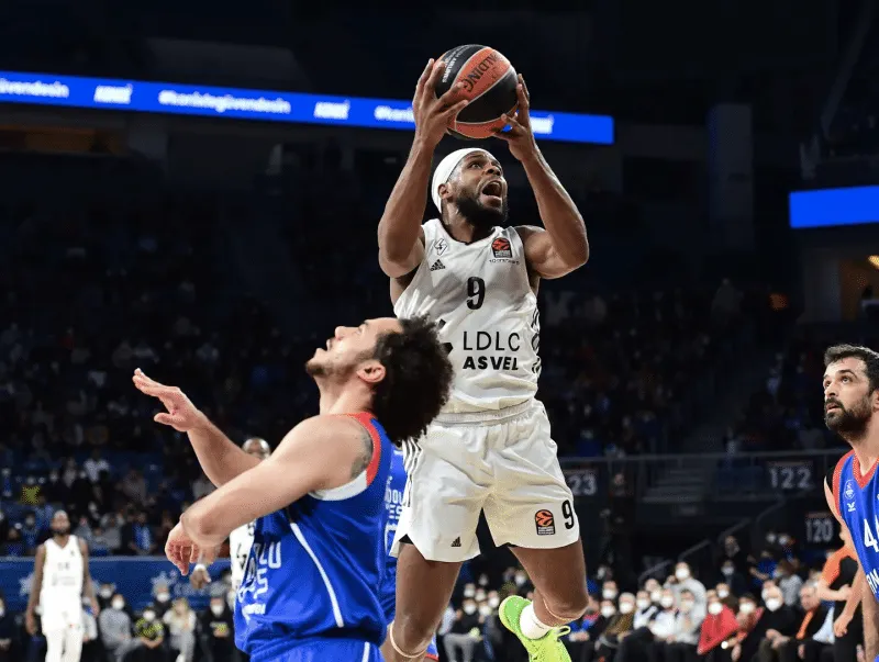 Euroleague – TJ Parker, coach de l’ASVEL : « Les playoffs ne sont pas notre objectif »