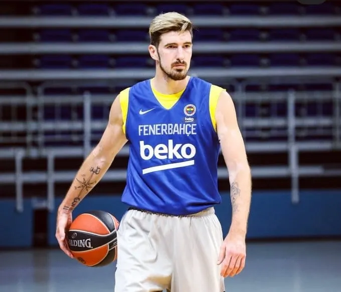 Nando De Colo a repris l’entraînement avec le Fenerbahçe
