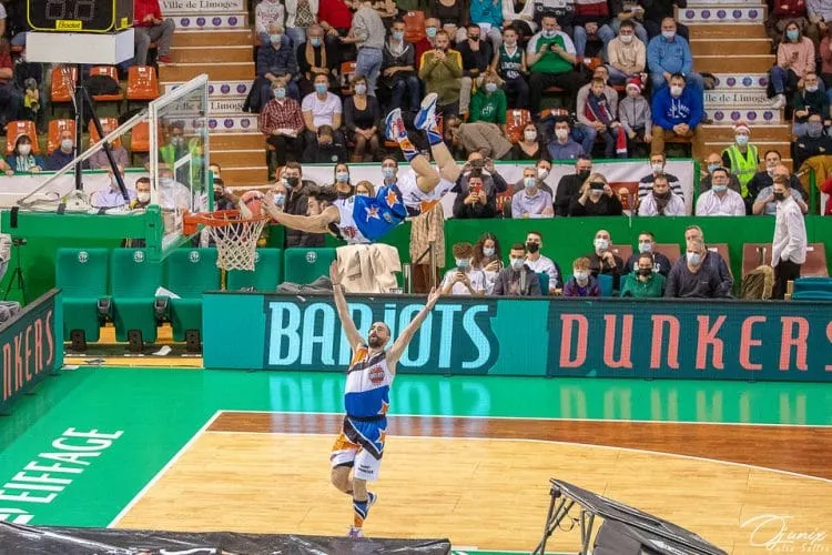 La troupe vendéenne des Barjots Dunkers pour la première fois en NBA