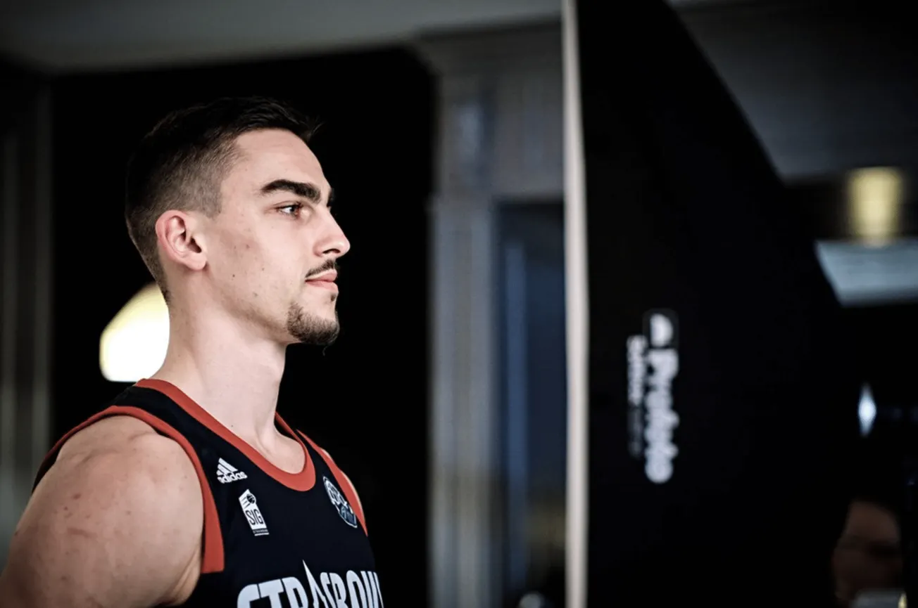 Mi-temps avec… Léo Cavalière (Strasbourg) : « Je ne cherche pas à être la star des statistiques mais à ce que lorsque je suis sur le terrain, l’équipe joue bien »