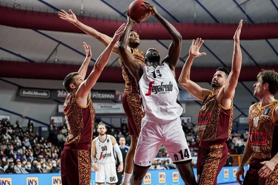 Eurocup : Mam Jaiteh tutoie les sommets avec 41 d’évaluation dans la victoire de Bologne !