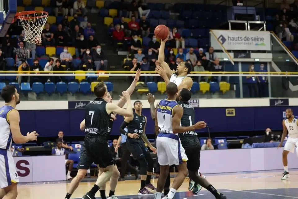 Pedro Calles, entraîneur d’Hambourg : « Boulogne-Levallois a été meilleur dès la première minute »