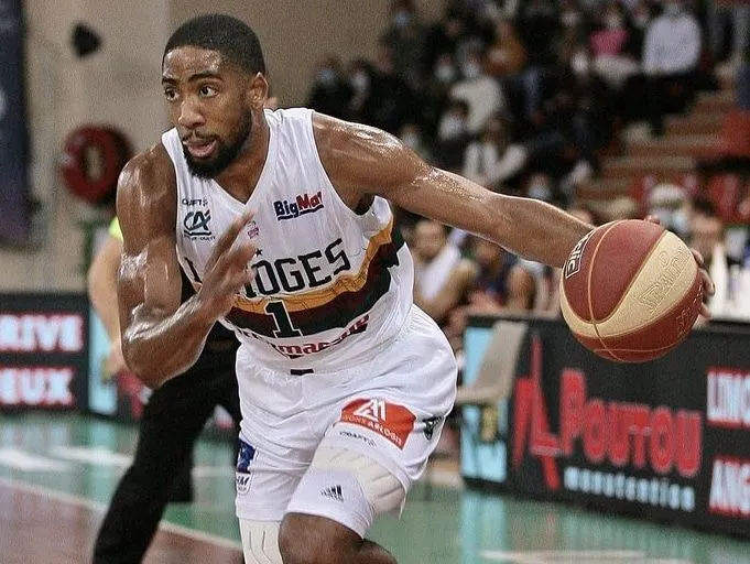 C.J. Massinburg fragile ? Romain Chenaud balaye cette hypothèse et parle de « sur engagement »