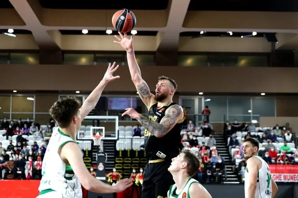 Donatas Motiejunas aurait re-signé à Monaco