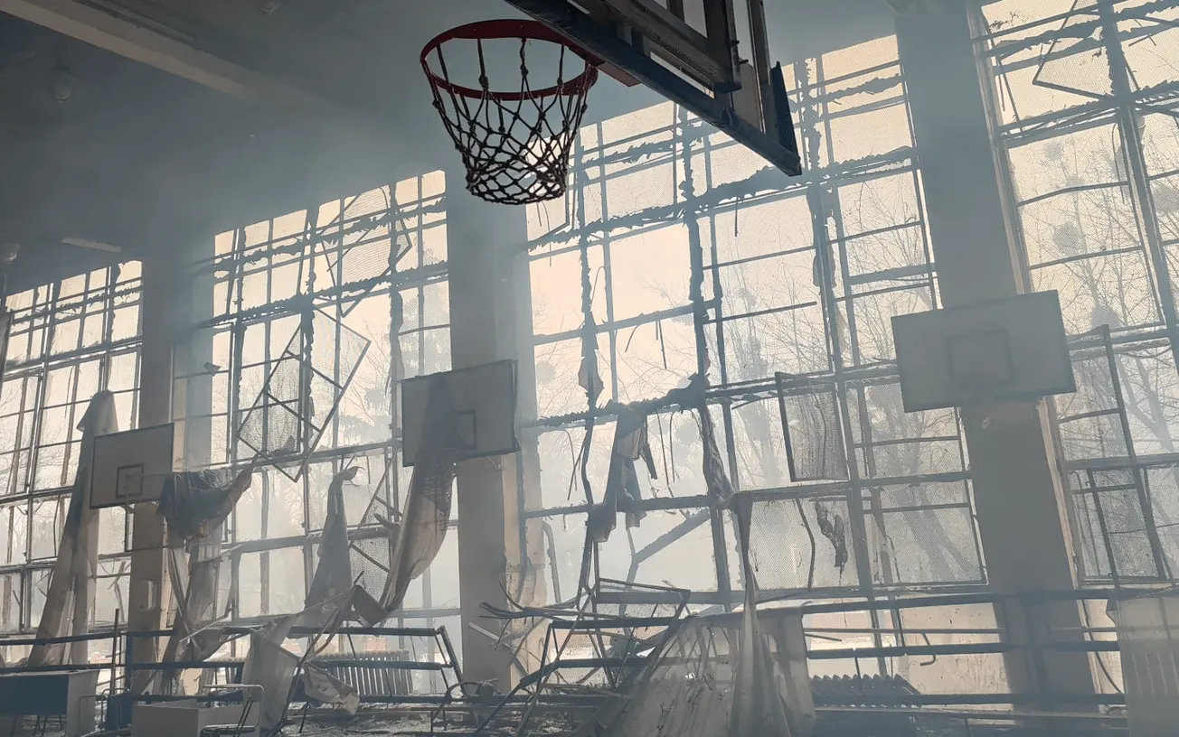 La photo : Une salle de basket détruite à Kiev