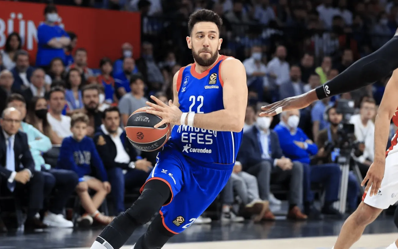 Euroleague : l’Anadolu Efes termine en beauté, remporte le match 3 et reprend l’avantage sur Milan