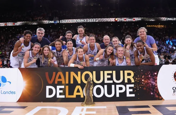 Après deux prolongations, Basket Landes décroche la première Coupe de France de son histoire face à Bourges