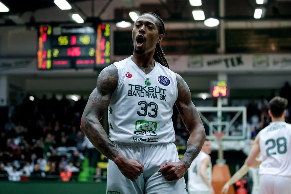 Orléans : Emanuel Terry en pigiste médical de Youssou Ndoye