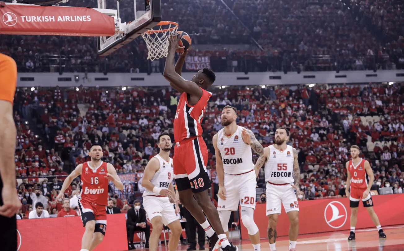 Le fabuleux destin de Moustapha Fall (Olympiakos) : après « le titre avec l’ASVEL, la médaille olympique et la Coupe de Grèce », direction le Final Four de l’Euroleague