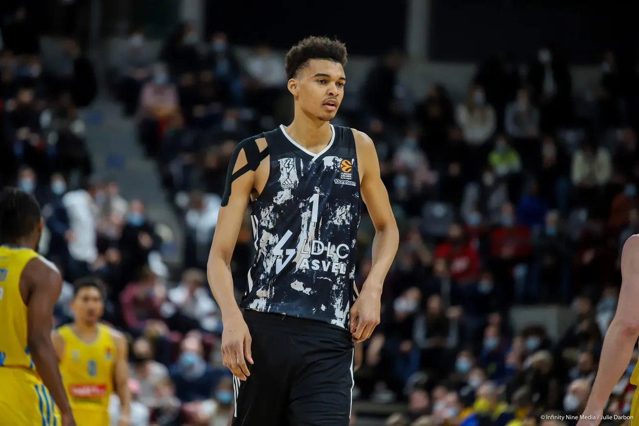 Victor Wembanyama ? Un mélange de « Gobert en défense, Porzingis en attaque, avec des qualités de passeur à la Jokic » selon certains