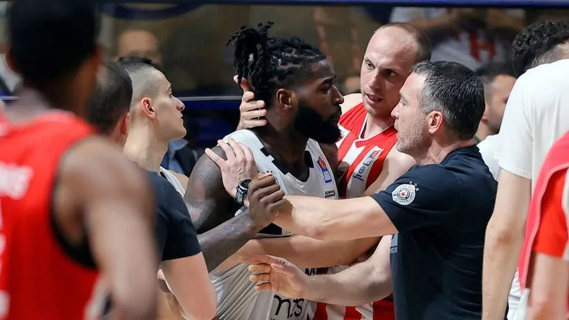 Finale ABA League : Mathias Lessort (Partizan) mêlé à une échauffourée avec les supporters de l’Etoile Rouge