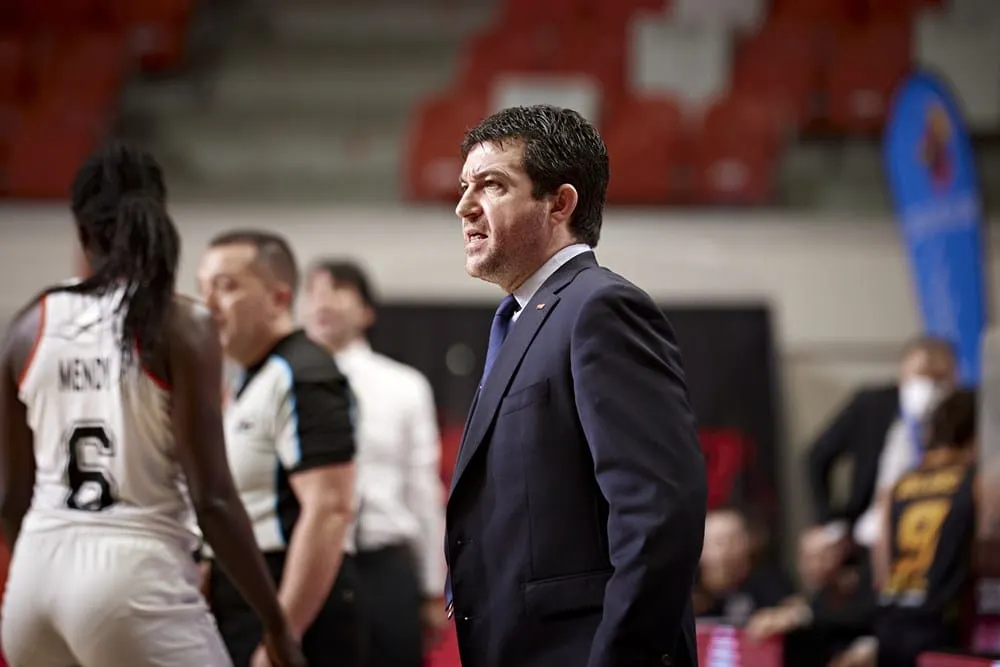 Olivier Lafargue, entraîneur de Bourges, a évoqué un éventuel départ d’Iliana Rupert