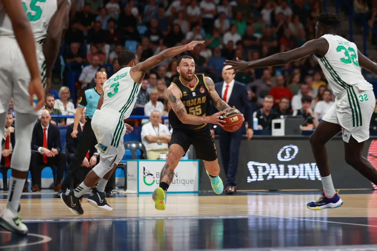 Pau tient tête à Monaco et arrache un match 4 !