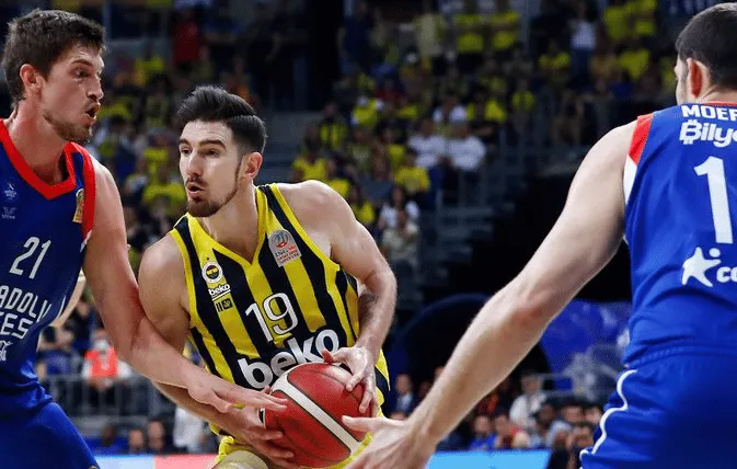 Finale Turquie : Fenerbahçe mène 2-0 face à Efes, Nando De Colo 16 points