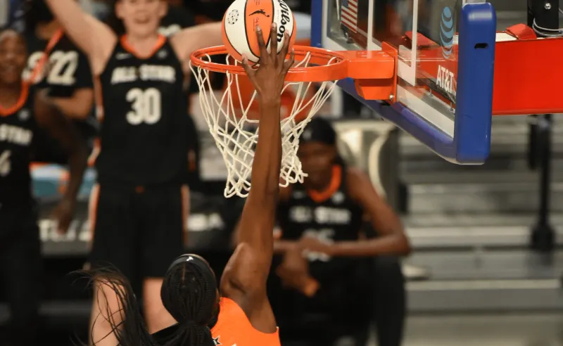All-Star Game WNBA : Kelsey Plum MVP, un dunk de Sylva Fowles pour ses adieux