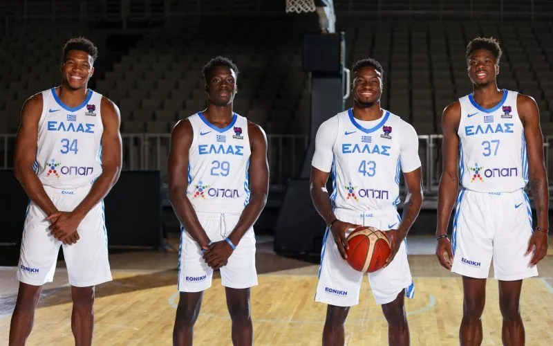 Grèce : réunis en sélection nationale, les frères Antetokounmpo visés par un hashtag raciste
