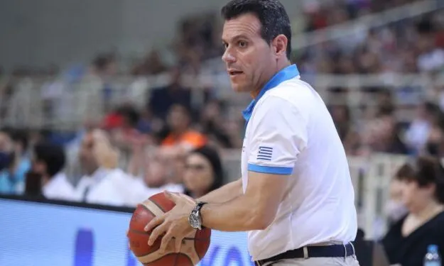 Dimitris Itoudis : « Les équipes nationales devraient avoir des listes de 14 joueurs »