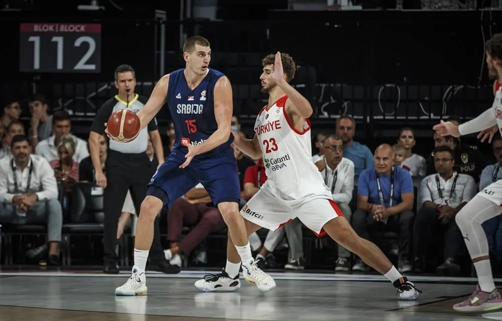 La Serbie joue à se faire peur mais sécurise un succès qui vaut cher contre la Turquie