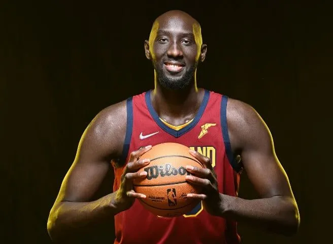 Le géant sénégalais Tacko Fall rejoint la Chine