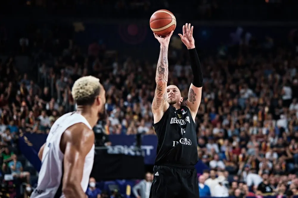 Daniel Theis (Allemagne) : « La France n’a marqué que 63 points, c’est incroyable ! »