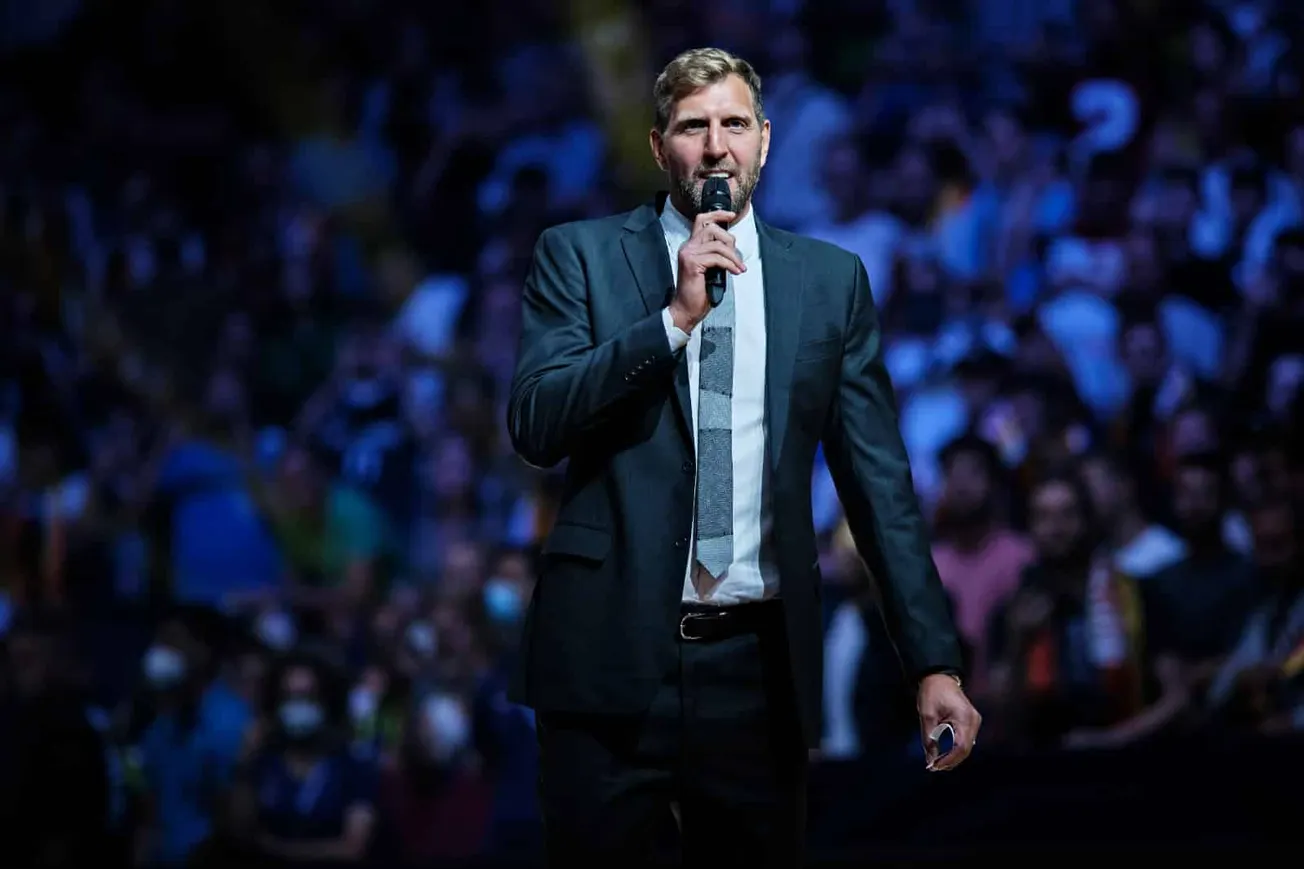 Avant le match face aux Bleus, l’Allemagne a retiré le maillot de sa légende Dirk Nowitzki