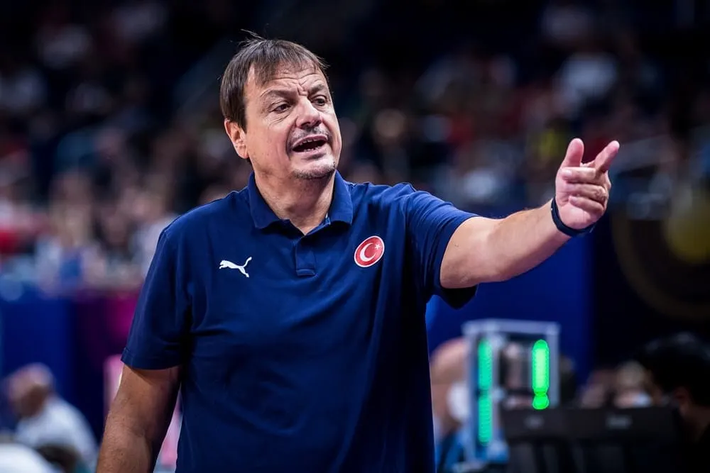 Ergin Ataman, coach d’Anadolu Efes : « J’ai la confiance nécessaire pour diriger une équipe NBA »