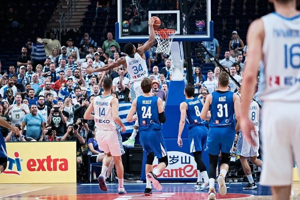 Giannis Antetokounmpo : « Porter le maillot grec est une sensation formidable »