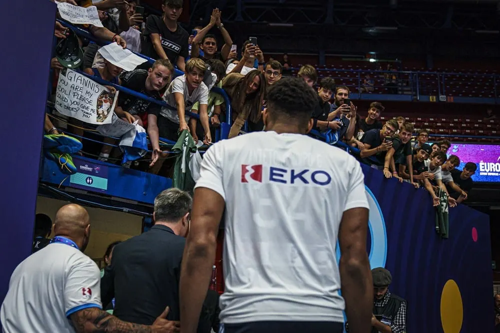 La Grèce invaincue mais s’inquiète au sujet de la cheville de Giannis Antetokoumpo