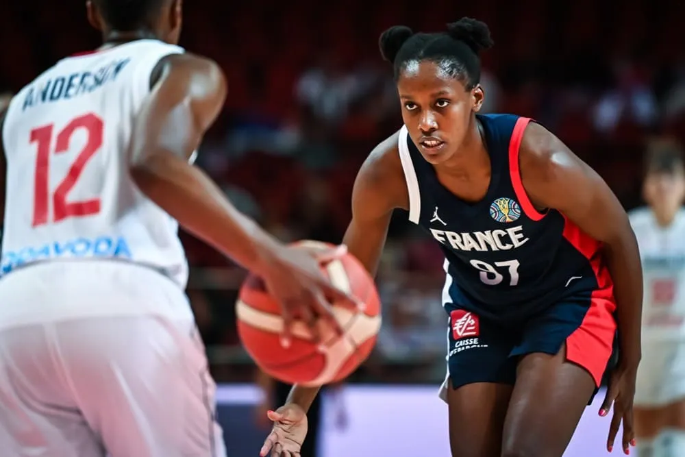 Equipe de France féminine : Kendra Chéry en civil contre la Lituanie