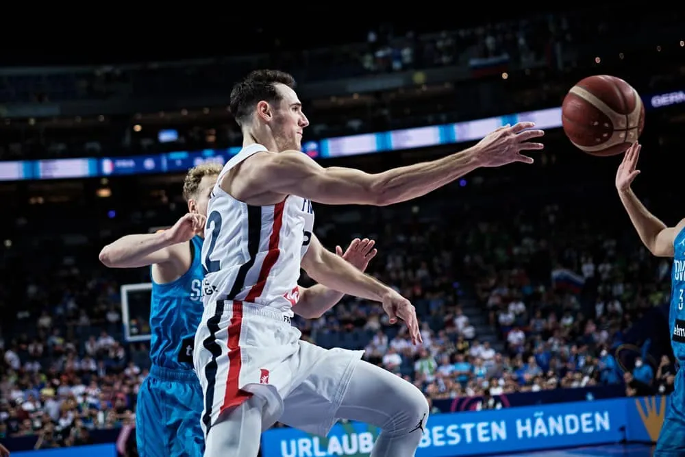 Vidéo : le All-Access des Bleus lors de la première phase à Cologne