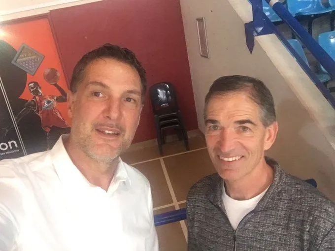 La photo : John Stockton et Didier Gadou, trente ans plus tard