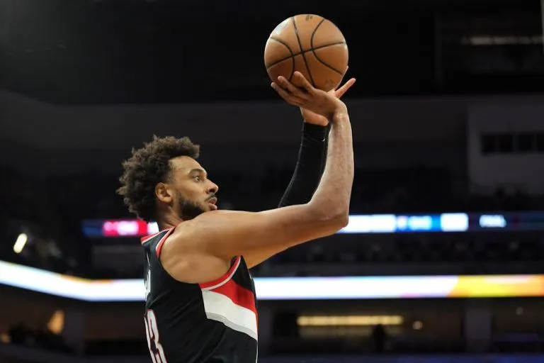 NBA : Olivier Sarr obtient un two-way contract à Portland