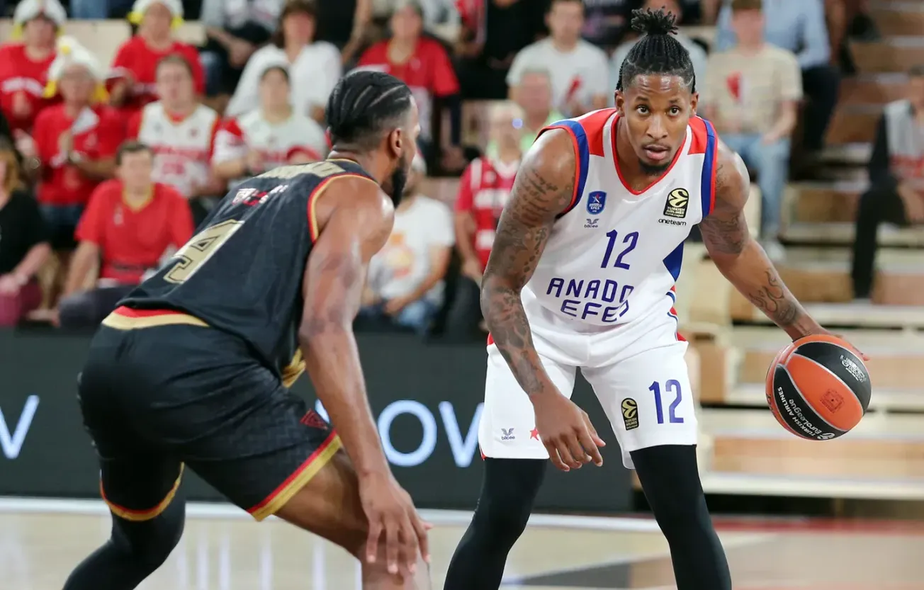 Vidéo : Le top 10 des dunks de novembre en Euroleague