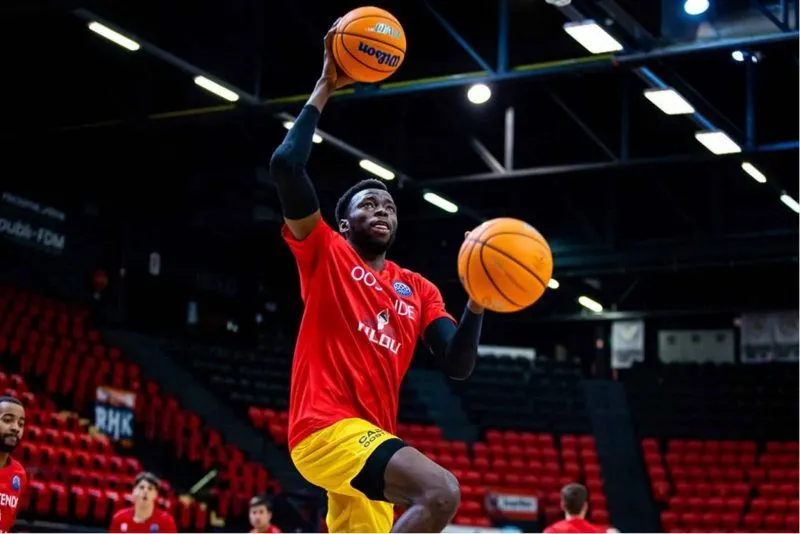 Officiel : Le pivot Amida Brimah a signé à la JL Bourg