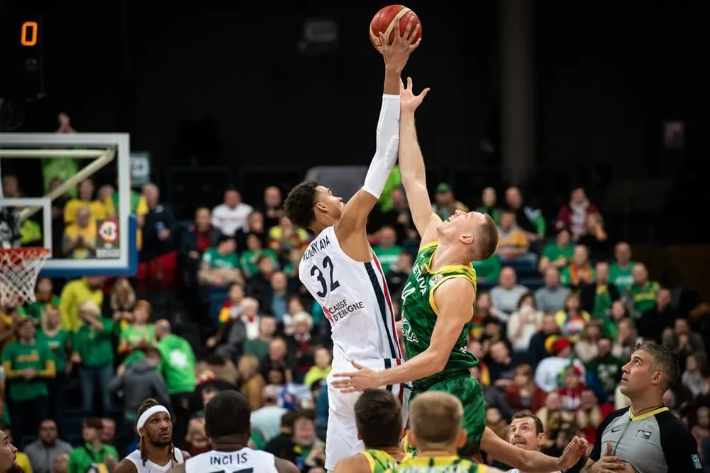 Vidéo : les highlights de Victor Wembanyama pour sa première chez les Bleus
