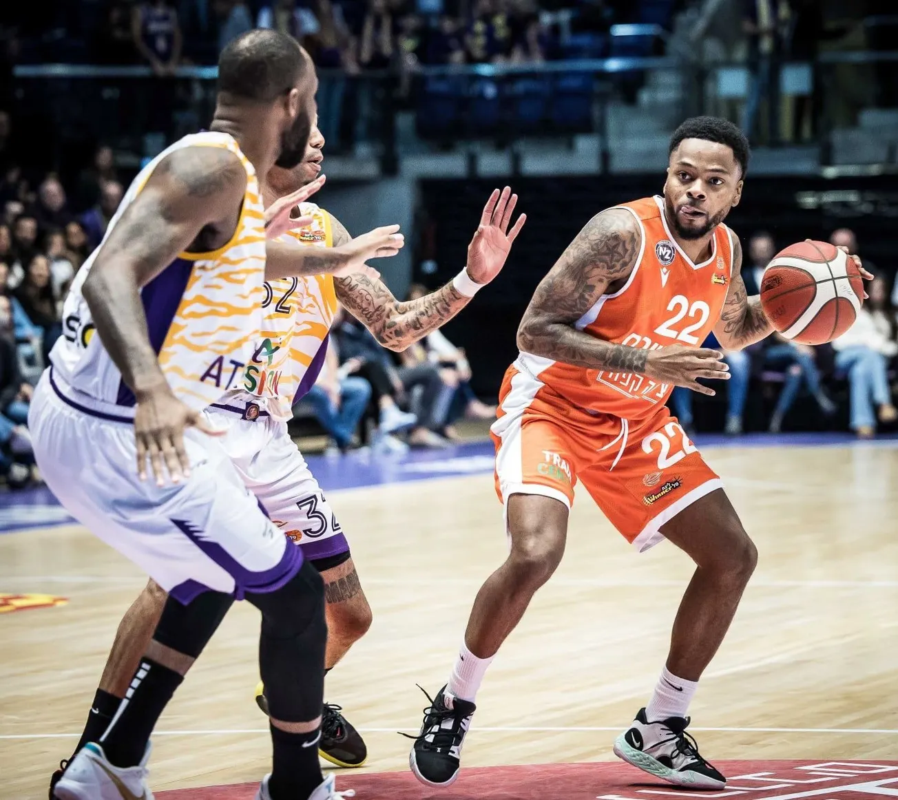 Israël : DJ Cooper tourne à 16,8 passes en moyenne !