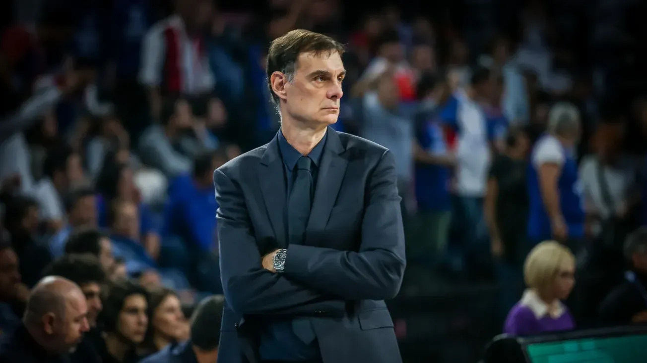 Grèce : Georgios Bartzokas quatrième coach de l’Olympiakos à franchir la barre des 100 victoires en championnat