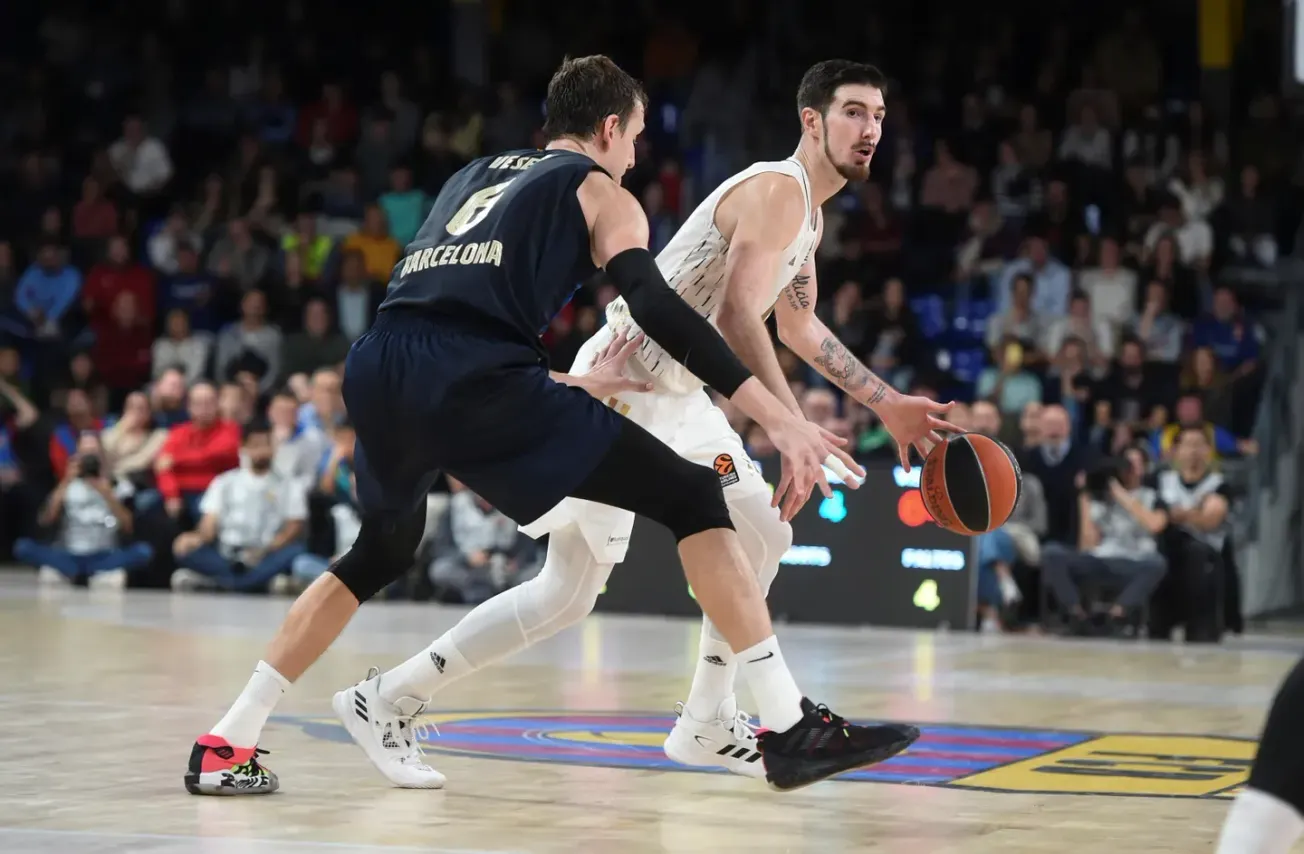 Exploit à Barcelone, l’ASVEL met fin à sa série noire sur un game winner de Nando De Colo !
