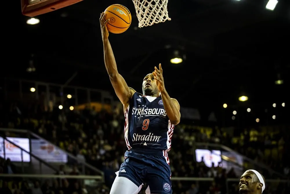 Strasbourg stoppe Le Mans