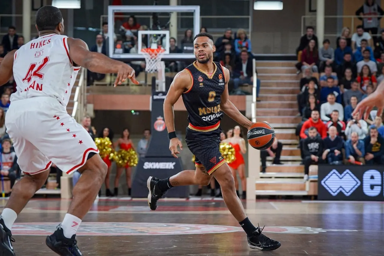 Vidéo : La vie hors terrain de Elie Okobo et Jaron Blossomgame