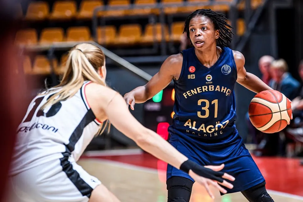 Officiel : Olivia Epoupa quitte Fenerbahçe pour Sopron