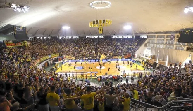 Grèce : Neuf supporters de l’Aris Salonique condamnés à des peines de prison