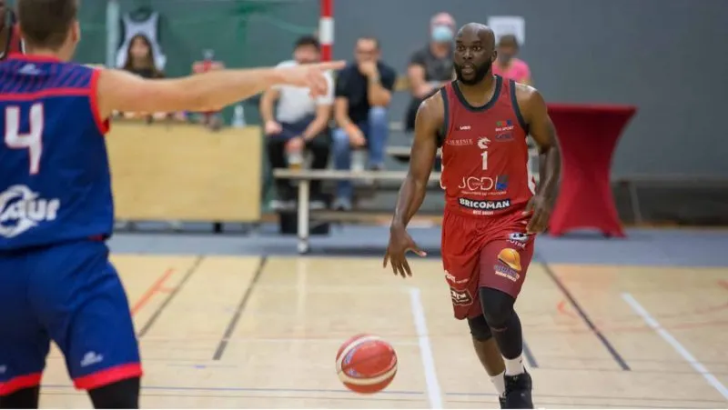 Loïc Akono et le club de Metz ont déposé des plaintes contre X