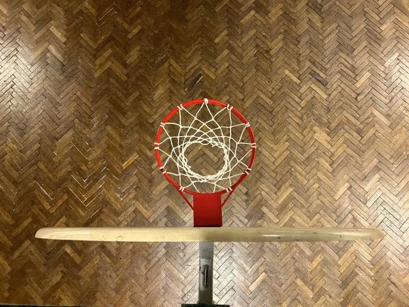 La restauration du parquet du gymnase de la Rue de Trévise