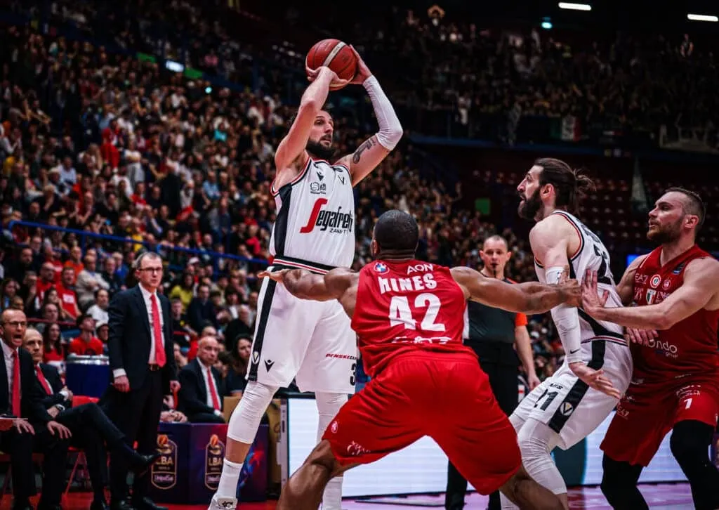 Italie : La Virtus Bologne prend la pôle position