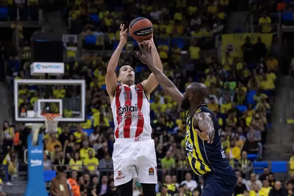 Euroleague : Kostas Sloukas crucifie Fenerbahçe au buzzer !