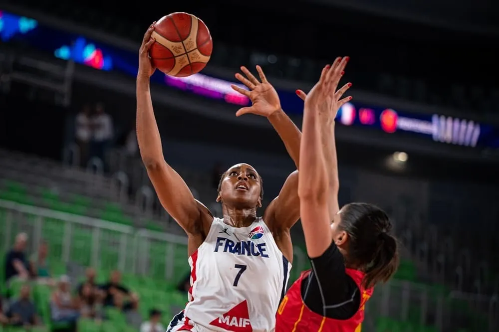 EuroBasket - Les Bleues en demi-finale et enfin libérées : « On a retrouvé notre jeu »