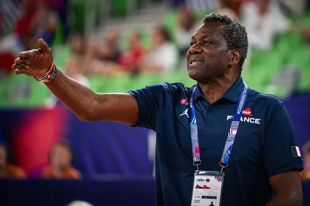 Jean-Aimé Toupane restera le sélectionneur de l’équipe de France féminine jusqu’à Paris 2024