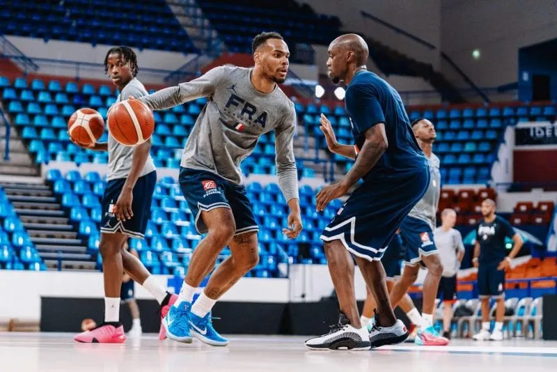 A Pau, certains fans étaient présents quatre heures avant l'heure H pour voir les Bleus