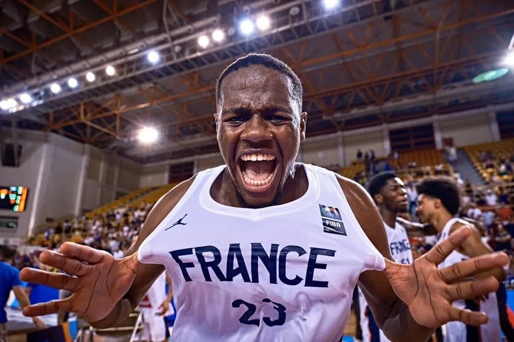 Hugo Mienandi , champion d'Europe U20 : "Les autres nations doivent voir la France comme un vivier incroyable"